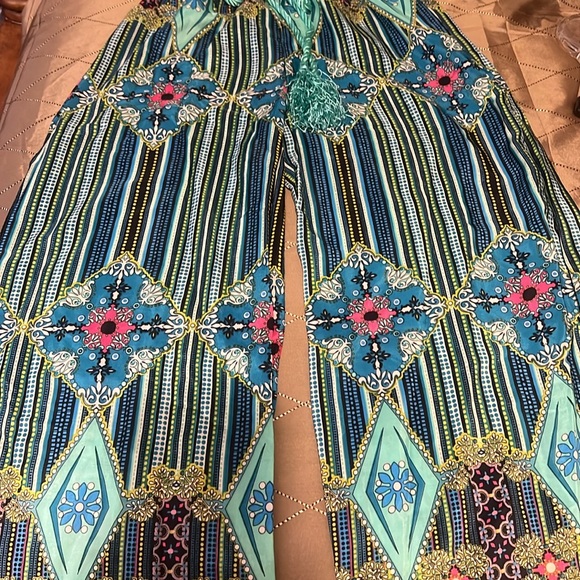 J Uptown’s beautiful patterned flowing pants size Small and Medium - Picture 7 of 7